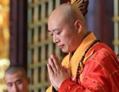 ​朱元璋当上皇帝后去寺庙拜佛问方丈要跪吗 方丈又是怎么回答的
