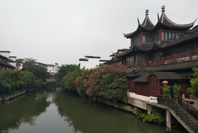 有六朝古都之称的是哪一座城市?
