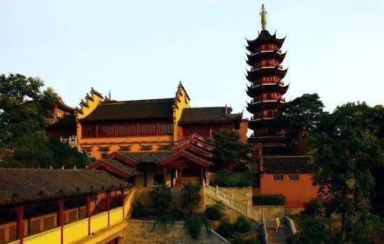 有六朝古都之称的城市是哪里?