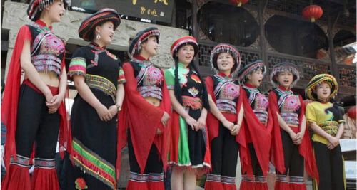 土家族服饰特点(土家族服饰特点简介)-第2张图片-