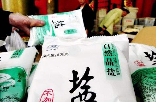 衣服上的果汁怎么去除小窍门,白衣服上的果汁污渍怎么去除图2