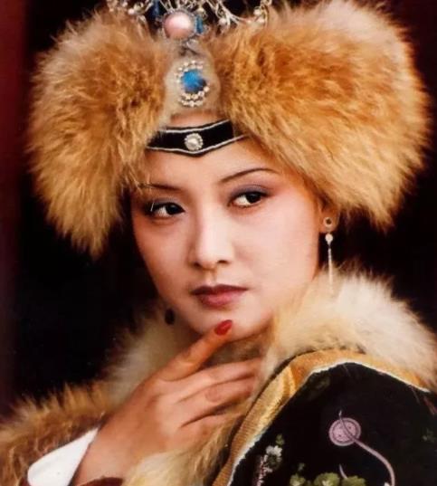 张国立和邓婕怎么走到一起的 讲述张国立和邓婕的爱情故事