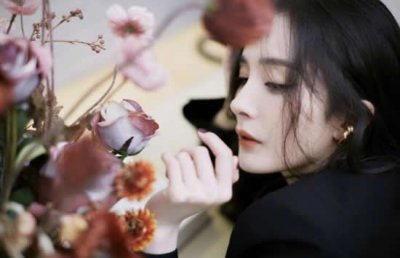 ​杨幂是怎么出道的，杨幂最新性感写真照片介绍