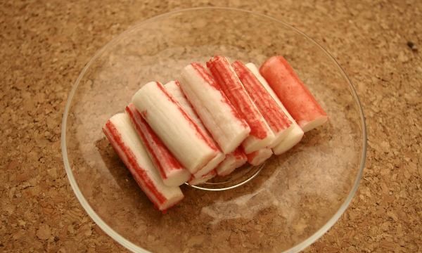 一般吃火锅时涮的蟹棒,涮火锅的蟹棒原材料是什么图2