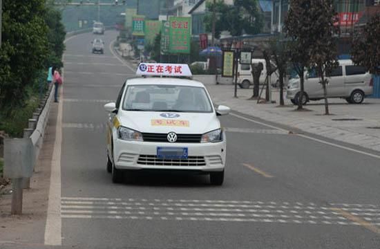 d照路考考什么：摩托车D证科目三都考哪些项目