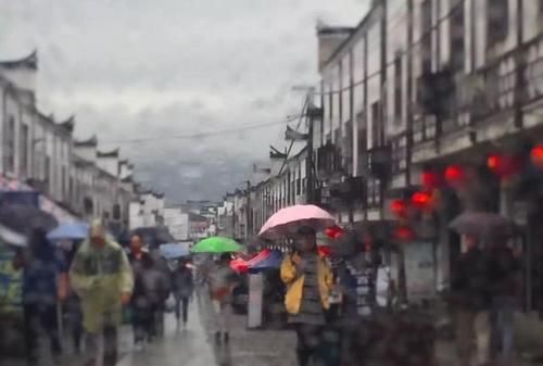 寒风吹起细雨迷离，什么歌词