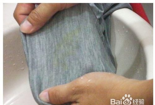 衣服上的黑色汽油怎样去除