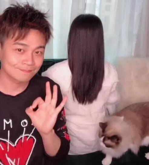 主持人费费的老公是谁 费费的真实身份真的是沈涛妻子吗