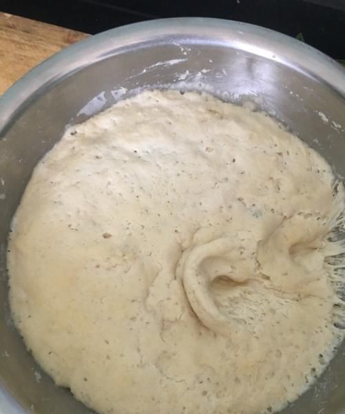 发面用小苏打还是酵母：发面时用酵母粉后还用使用小苏打