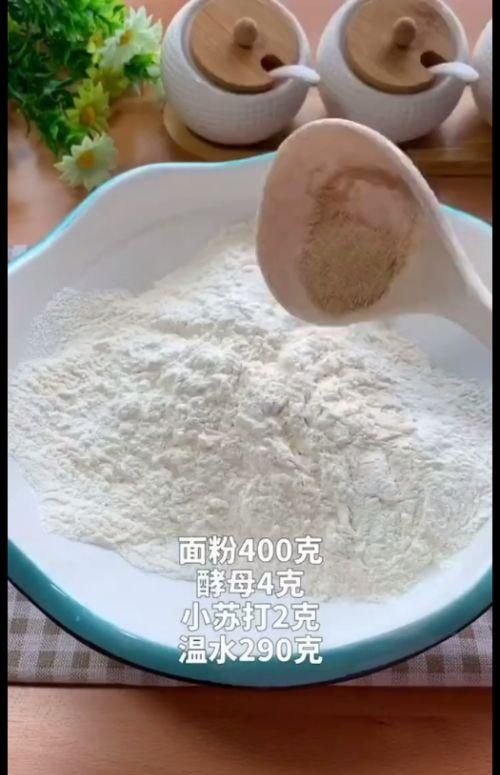 发面用小苏打还是酵母：用安琪酵母发面还需要用小苏打