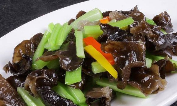 黑木耳怎么炒,陈醋拌黑木 耳的做法图2