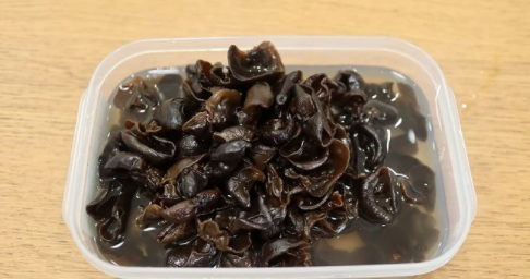 黑木耳怎么炒,陈醋拌黑木 耳的做法图4