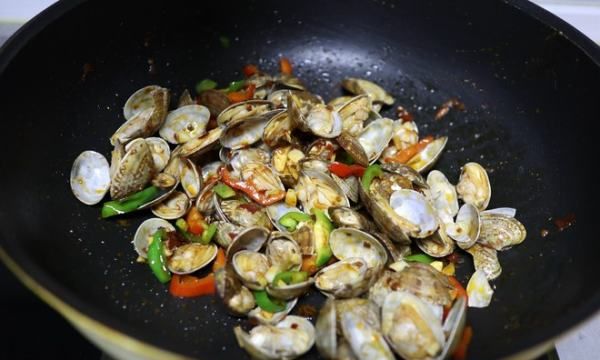 怎么炒蛤蜊,如何炒花蛤图10