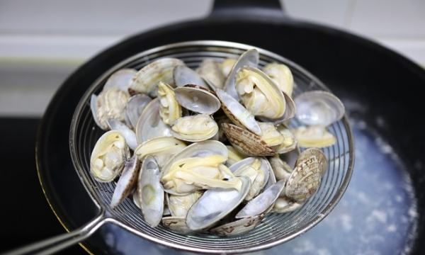 怎么炒蛤蜊,如何炒花蛤图8