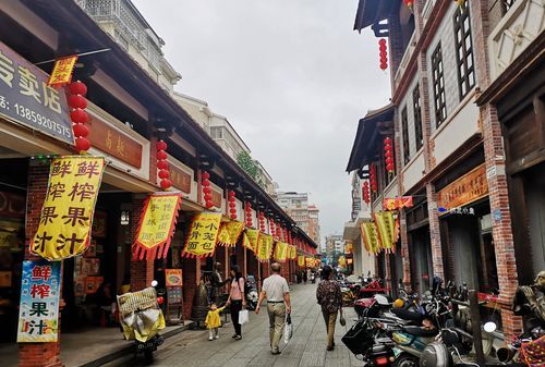 三个门半个人打一个字