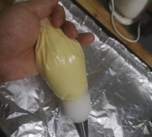 如何用保鲜膜做裱花袋