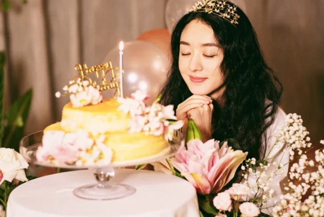 冯绍峰给赵丽颖的祝福评论被淹了.png