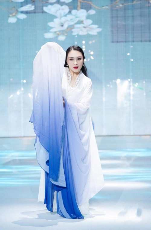 赵维娜荣获2021全球夫人大赛中国广东冠军