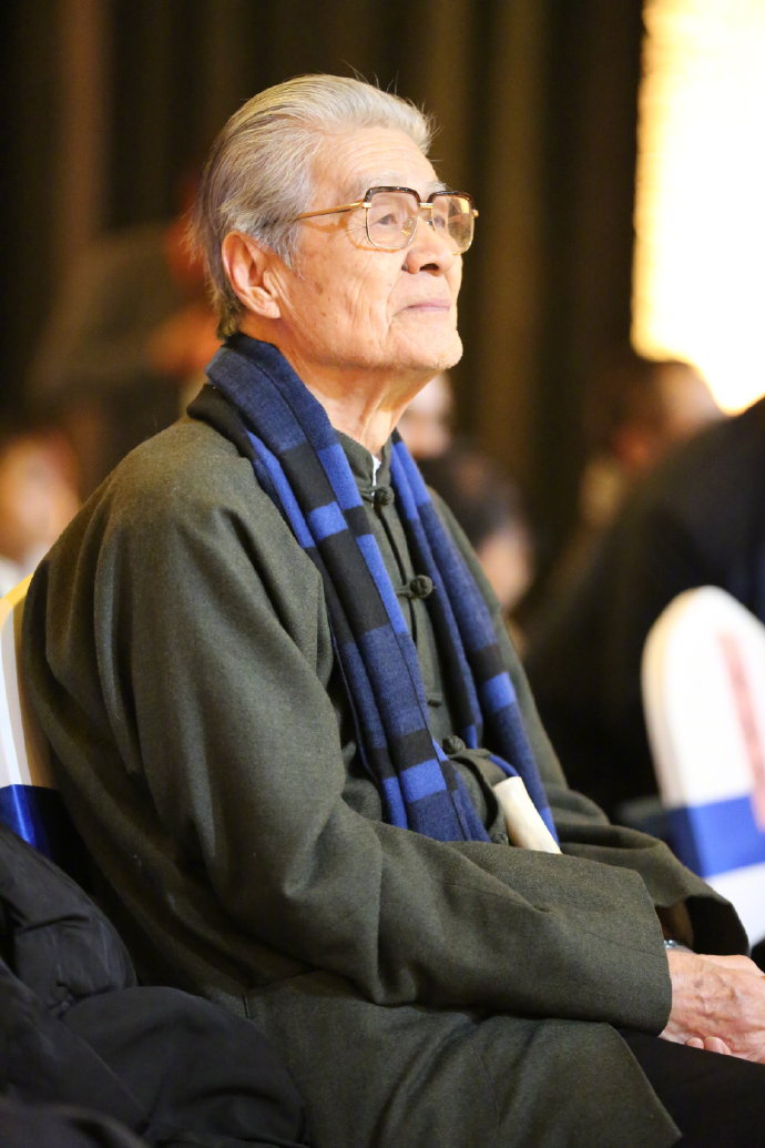 表演艺术家蓝天野因病去世！享年95岁，生前最后一次露面精神尚佳