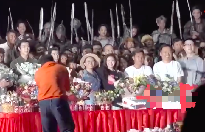 赵露思杀青照再惹争议，生图曝光疑似发福明显，遭吐槽撞脸张大大