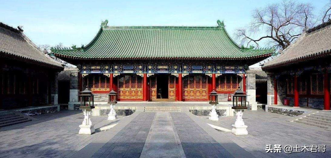 天安门屋顶构造的样式（天安城门的屋顶采用什么建筑形式）