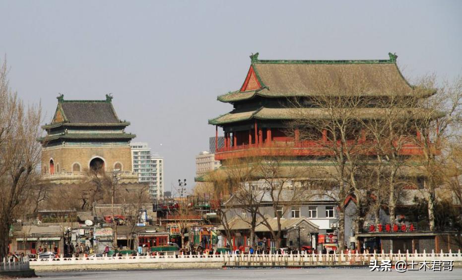 天安门屋顶构造的样式（天安城门的屋顶采用什么建筑形式）