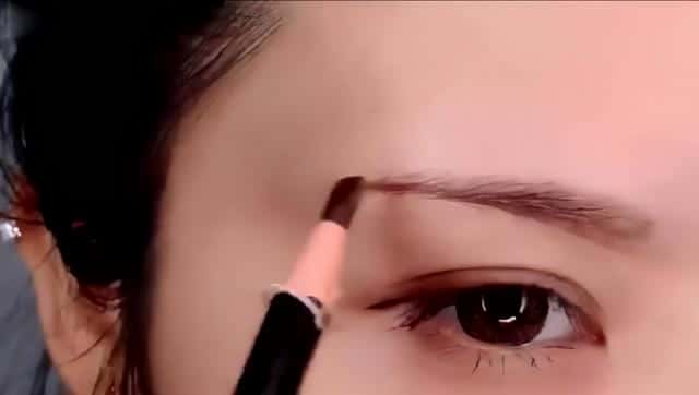 眉笔的那个线怎么拉（拉线眉笔怎么拉线图解）