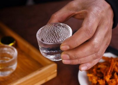 ​陈年白酒如何鉴定完好(陈年白酒鉴定规范)
