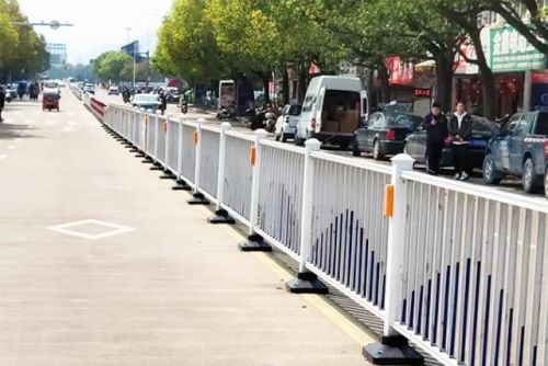 城市道路栏杆报价明细表(城市道路栏杆撞了没坏怎么办)-第2张图片-