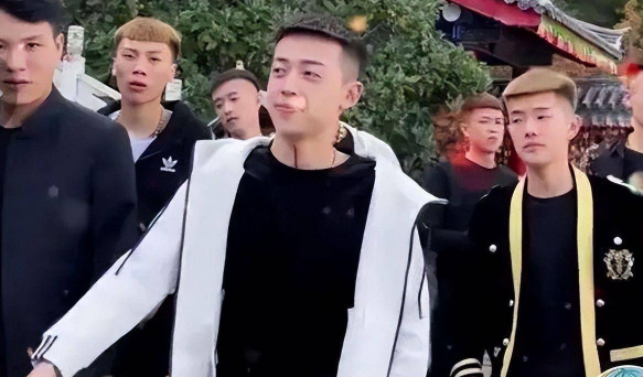 五百万网红宇将军约架被抓，社交账号被封，众徒弟替师父喊冤