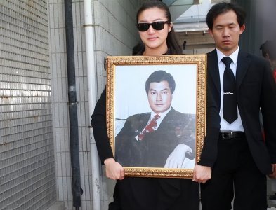 ​邓光荣离世11年后，他两个女儿的选择截然不同