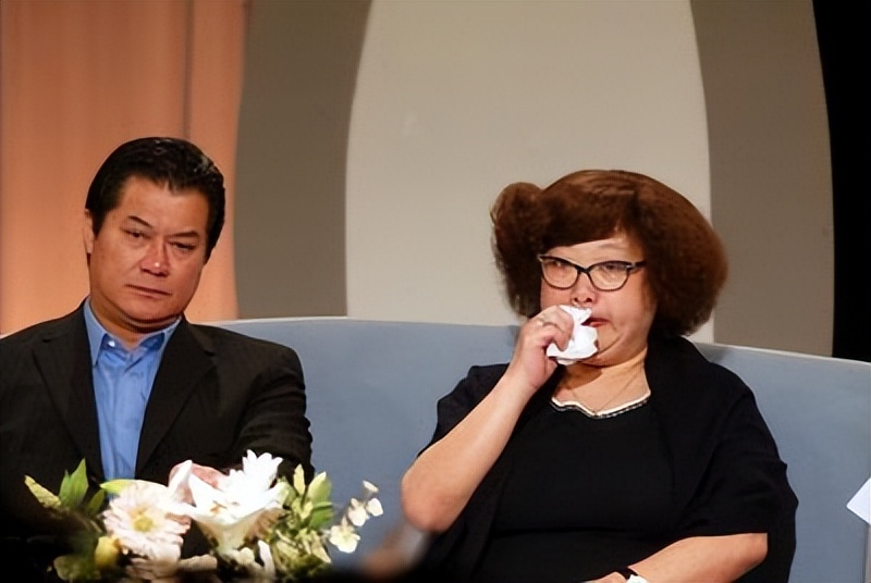 邓光荣离世11年后，他两个女儿的选择截然不同