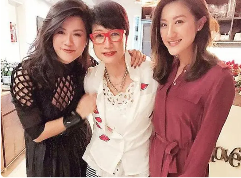 邓光荣离世11年后，他两个女儿的选择截然不同