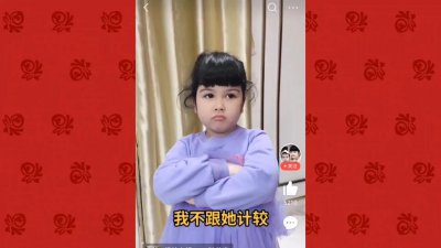 ​小妮娜太可爱，笑吧还会摇头晃脑撒娇！米娜看不惯，连环质问爷爷