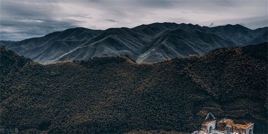 月旅游国内最佳去处（四月，值得一去的10个旅行地，草正香，花正艳，风正柔，日正暖）"