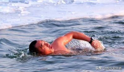 ​冬泳对身体有什么好处与坏处（浅谈冬泳的利和弊）