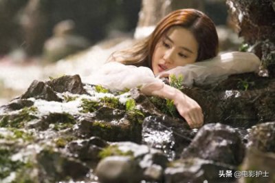 ​票房大卖5.34亿，内地却被批为烂片，刘亦菲终于登顶了票房巅峰