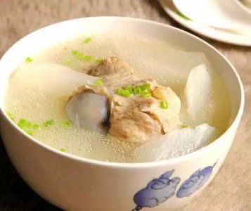 ​骨头汤的做法大全（家常大骨头汤的做法大全，营养又美味）