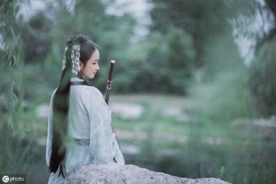 ​李白的《忆秦娥》写的是什么？如何赏析？