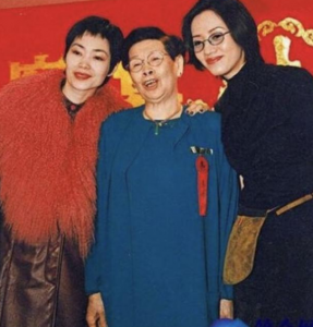 ​梅艳芳的妈妈覃美金为什么长寿