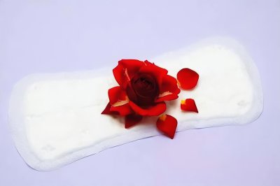 ​月经量少发黑怎么办（“大姨妈”量少还发黑，两三天就干净了，要注意，可能与