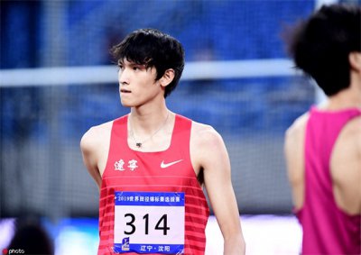 ​跳高界男神聚首！郭劲岐、王宇、张国伟包揽前三开心合影