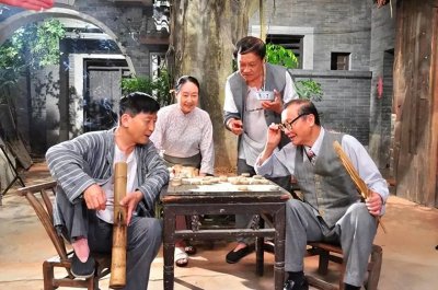 ​七十二家房客华慕容扮演者黎国钟：戏里是当铺朝奉，戏外是男装模特