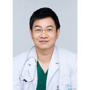 ​李侗曾，在筛查门诊坚守