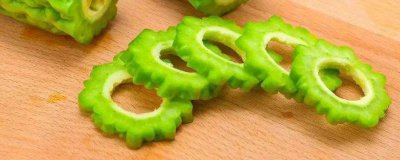​苦瓜有红色籽能吃吗有毒吗 苦瓜有红色籽能吃吗图片