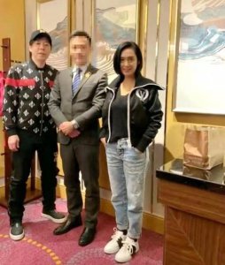 ​朱茵全家上综艺（朱茵一家三口同框女儿长成爸爸翻版）