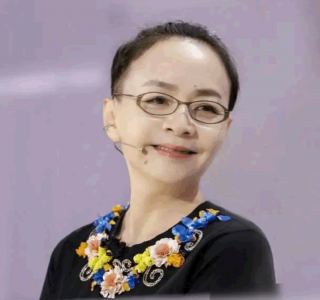 ​巴图个人资料（宋丹丹3套亿万豪宅，唯一儿子巴图一家4口挤三居室，原因为何？