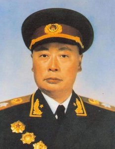 ​1965年，陈毅请毛主席给他修改诗歌，毛主席：我只能给你改一首