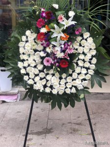 ​参加追悼会送什么花合适 参加追悼会要带花吗