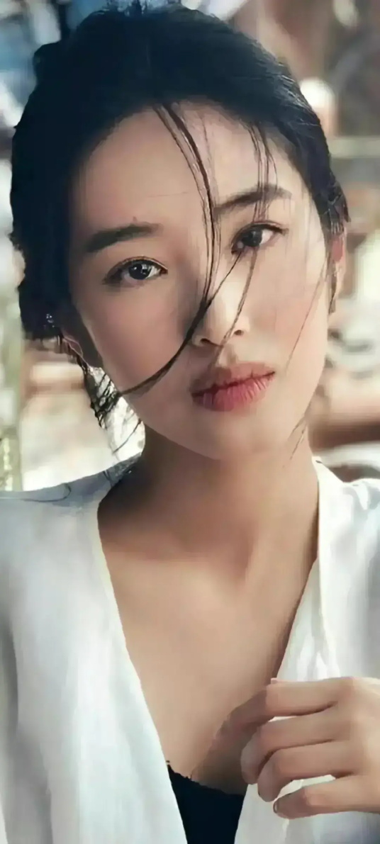 港风美女气质惹人爱：杨采钰高清气质图片合集